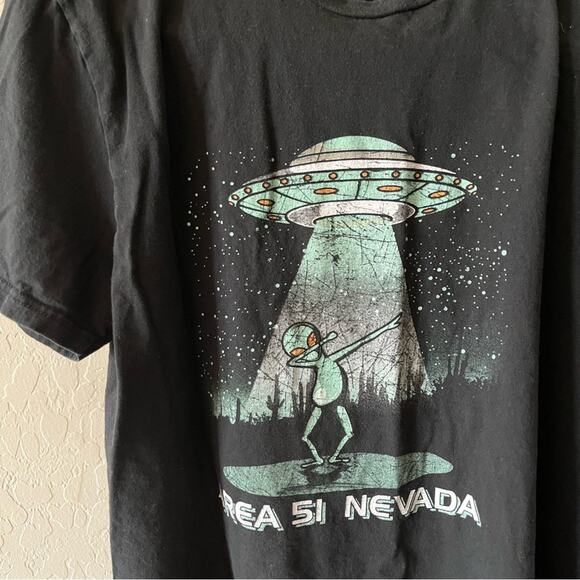 Area 51 Nevada aliens spaceship graphic tee shirt womens medium M - Picture 2 of 5